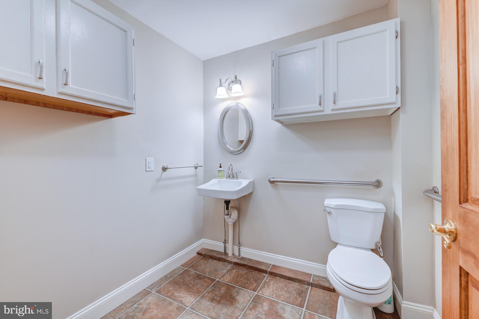 948 Matsonford Road Conshohocken, PA 19428 - Photo 22 of 35 Bathroom main building