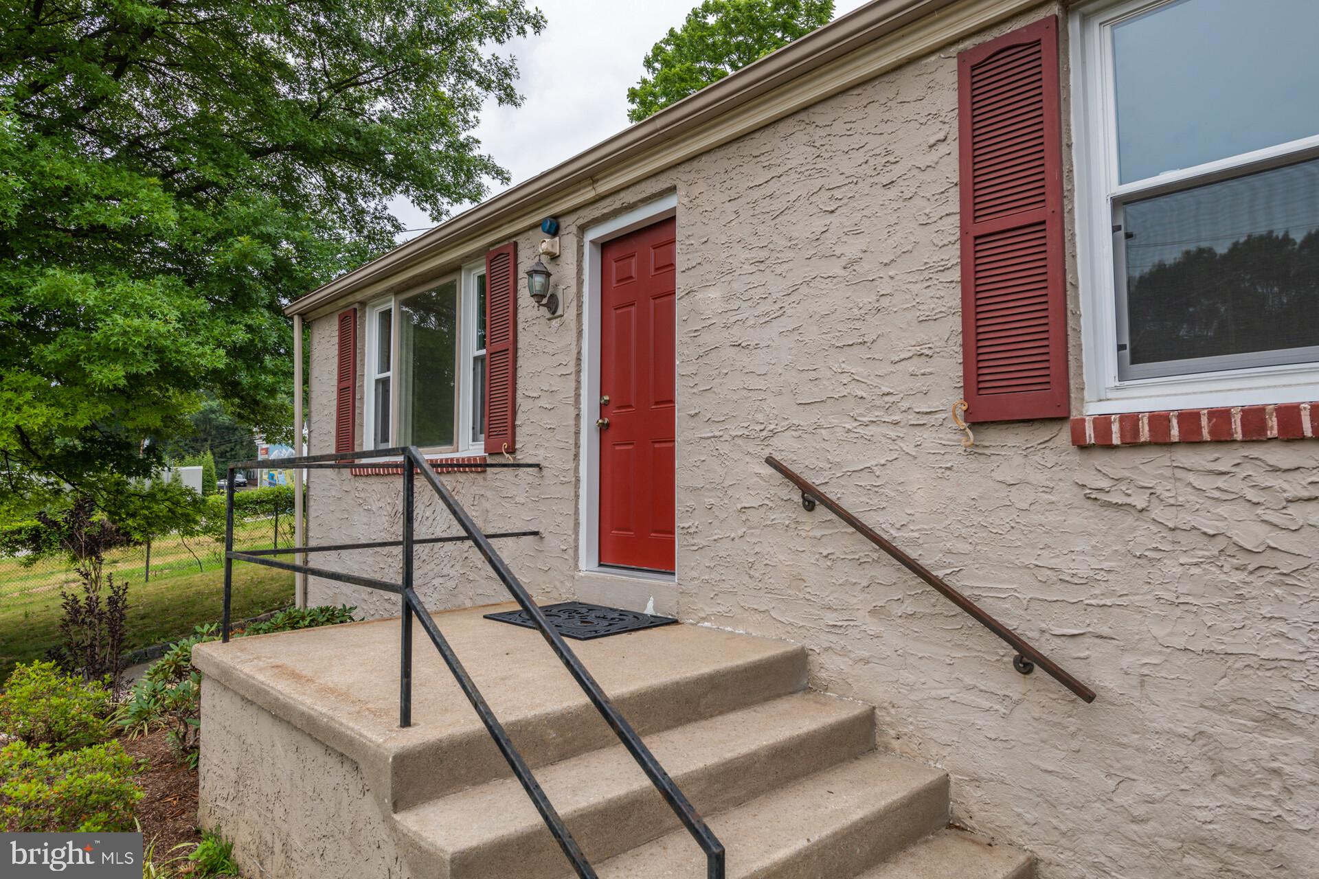 948 Matsonford Road Conshohocken, PA 19428 - Photo 3 of 35 Front door