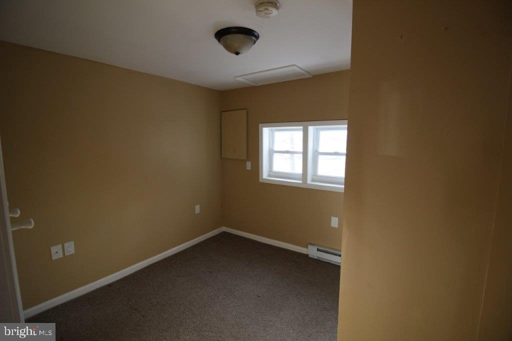 948 Matsonford Road Conshohocken, PA 19428 - Photo 33 of 35 Apartment bedroom