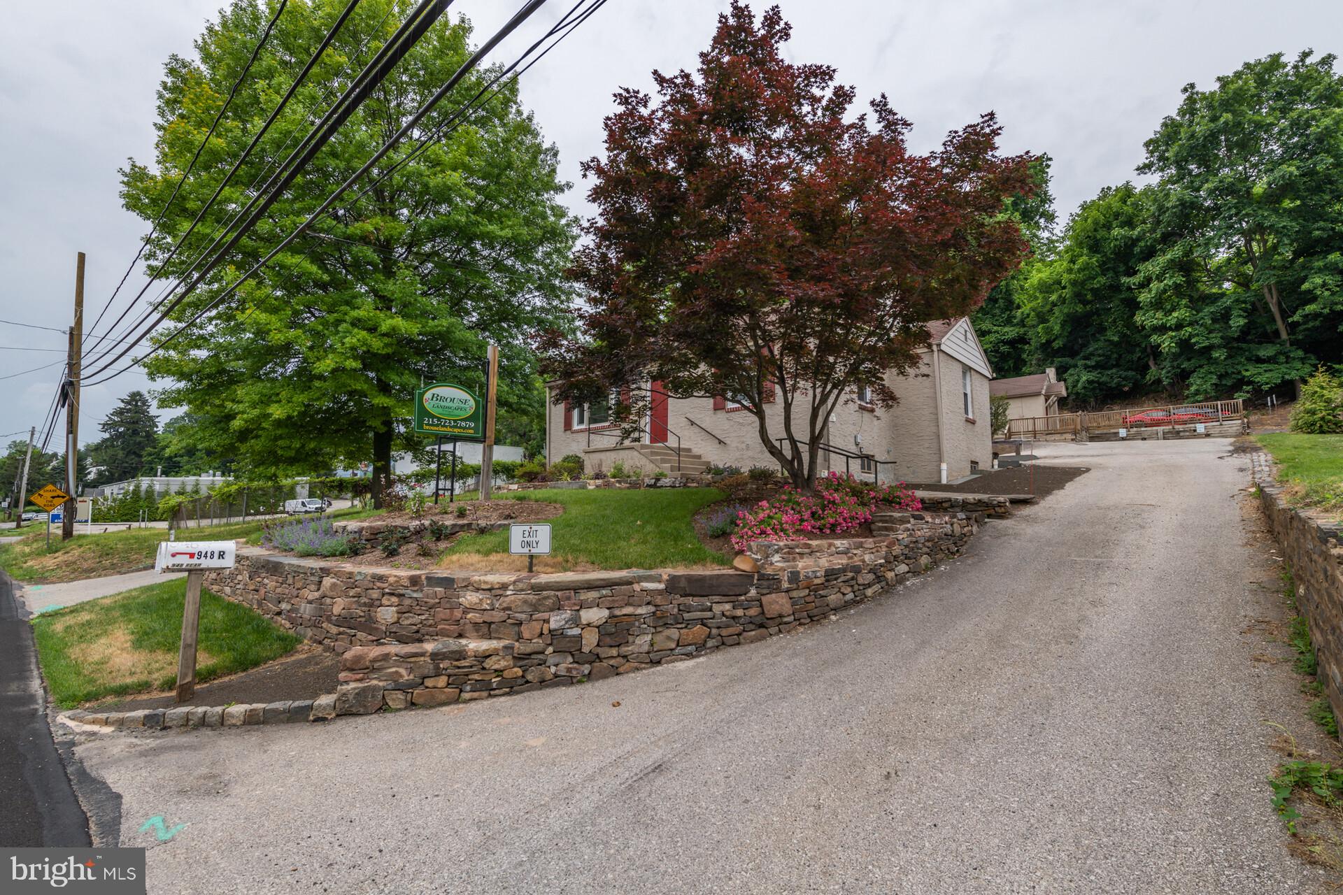 948 Matsonford Road Conshohocken, PA 19428 - Photo 5 of 35 Right side driveway