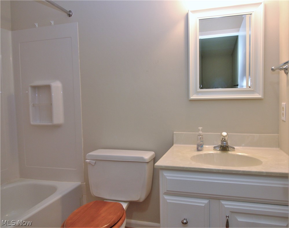 4936 Friar Road Stow, OH 44224 - Photo 22 of 23 Upstairs Full Bath
