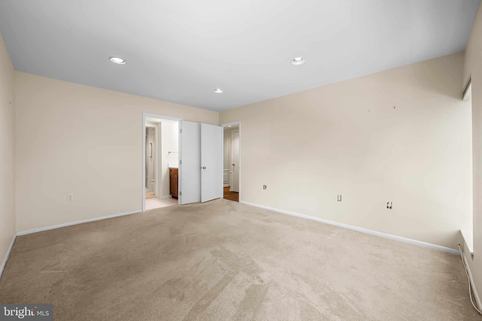 200 Cross Keys Road, Unit R43 Baltimore, MD 21210 - Photo 17 of 34