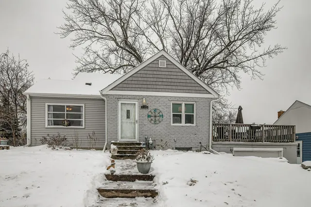 $290,000 | 176 Logan Avenue West, West St. Paul, MN 55118