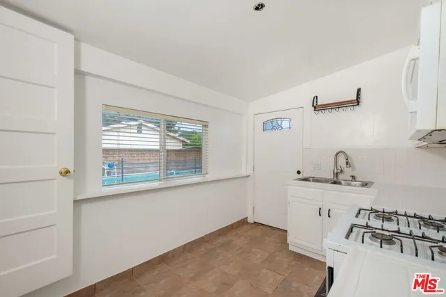 $1,100,000 | 7231 Vanalden Avenue, Reseda, CA 91335