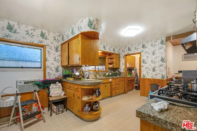 $1,100,000 | 7231 Vanalden Avenue, Reseda, CA 91335