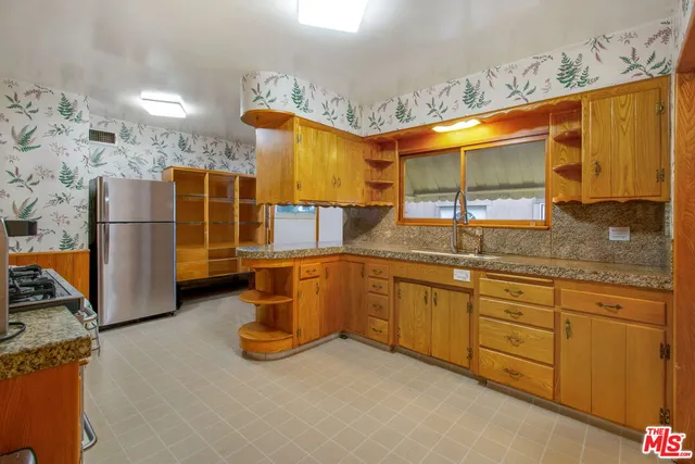 $1,100,000 | 7231 Vanalden Avenue, Reseda, CA 91335