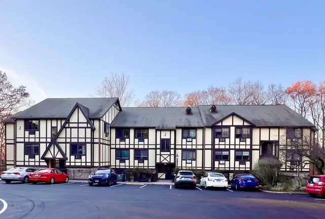 $465,000 | 50 Aiken Street, Unit 382, Norwalk, CT 06851