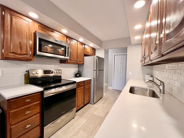 $465,000 | 50 Aiken Street, Unit 382, Norwalk, CT 06851