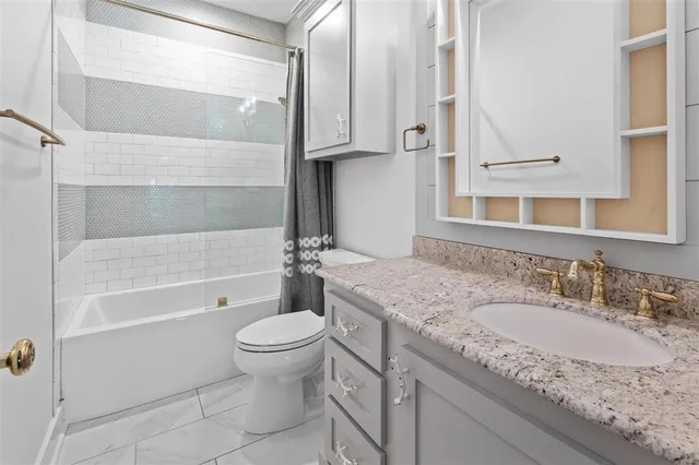 $739,900 | 5839 Lakeview Lane, Lake Charles, LA 70605