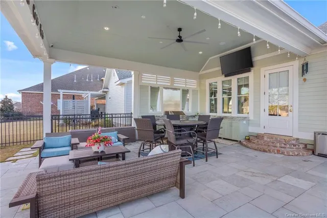 $739,900 | 5839 Lakeview Lane, Lake Charles, LA 70605