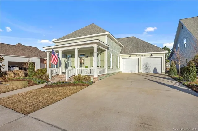 $739,900 | 5839 Lakeview Lane, Lake Charles, LA 70605