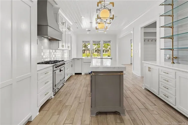 $739,900 | 5839 Lakeview Lane, Lake Charles, LA 70605