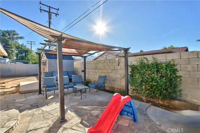 a house view with a outdoor space