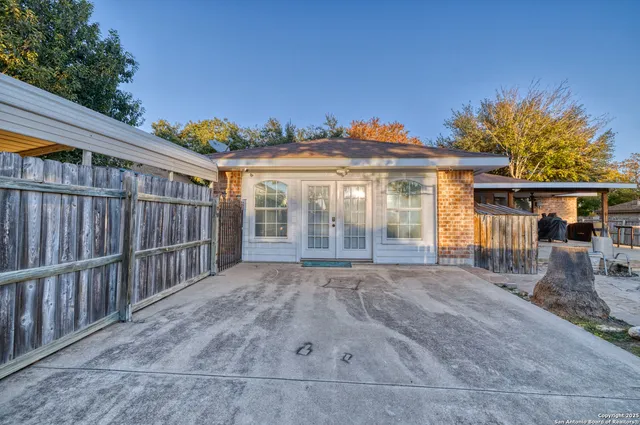 $349,900 | 141 Cottonwood Street, Uvalde, TX 78801