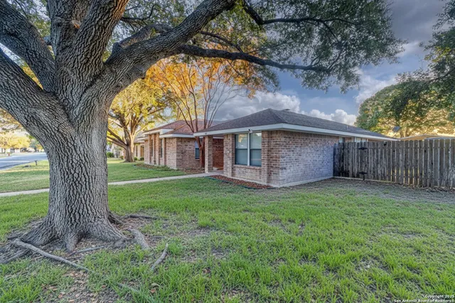 $349,900 | 141 Cottonwood Street, Uvalde, TX 78801