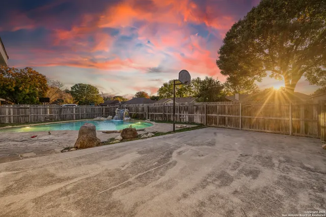 $349,900 | 141 Cottonwood Street, Uvalde, TX 78801