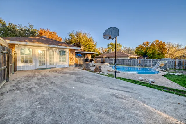 $349,900 | 141 Cottonwood Street, Uvalde, TX 78801