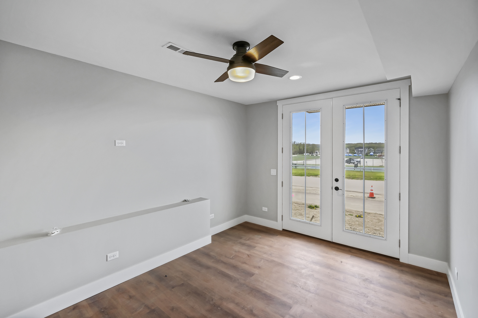 100 Great Loop E Drive, Unit 38 Ottawa, IL 61350 - Photo 6 of 15 a view of an empty room with a window