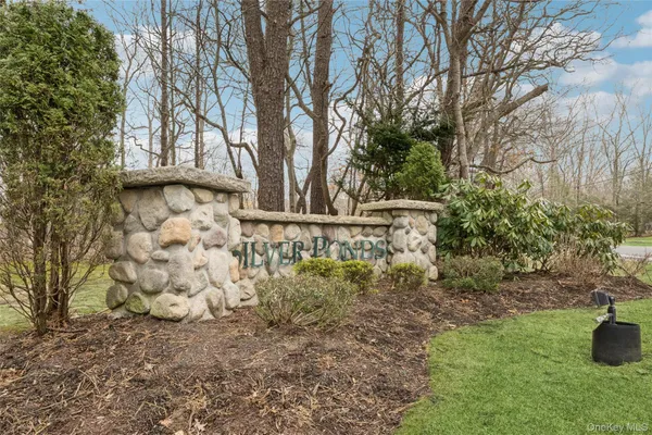 $445,000 | 154 Farm House Court, Manorville, NY 11949