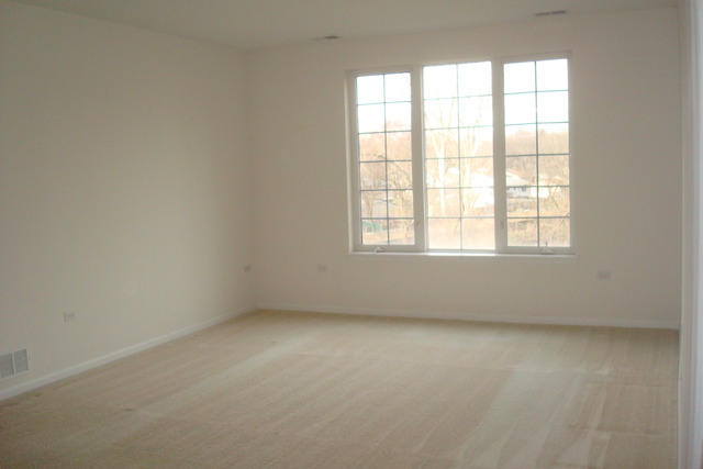 640 McHenry Road, Unit 2208 Wheeling, IL 60090 - Photo 3 of 17 an empty room with a window