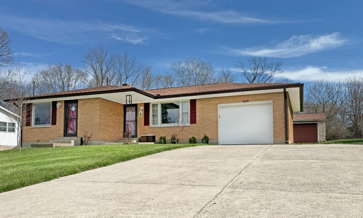 2215 Wellington Road Middletown, OH 45044 - Photo 2 of 28