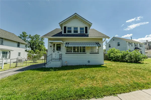 $199,900 | 32 Walzer Road, Irondequoit, NY 14622