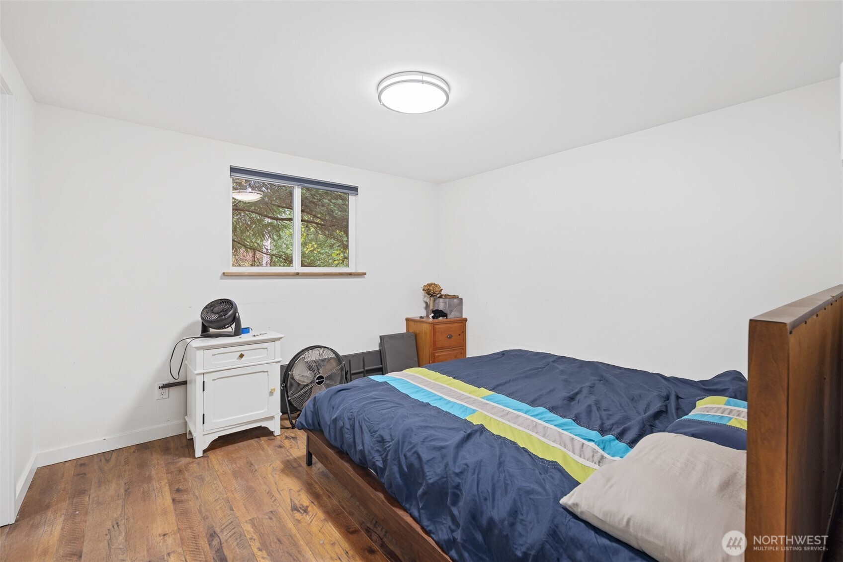 1645 South 272nd Street, Unit 13 Federal Way, WA 98003 - Photo 25 of 27 a bedroom with a bed and a desk