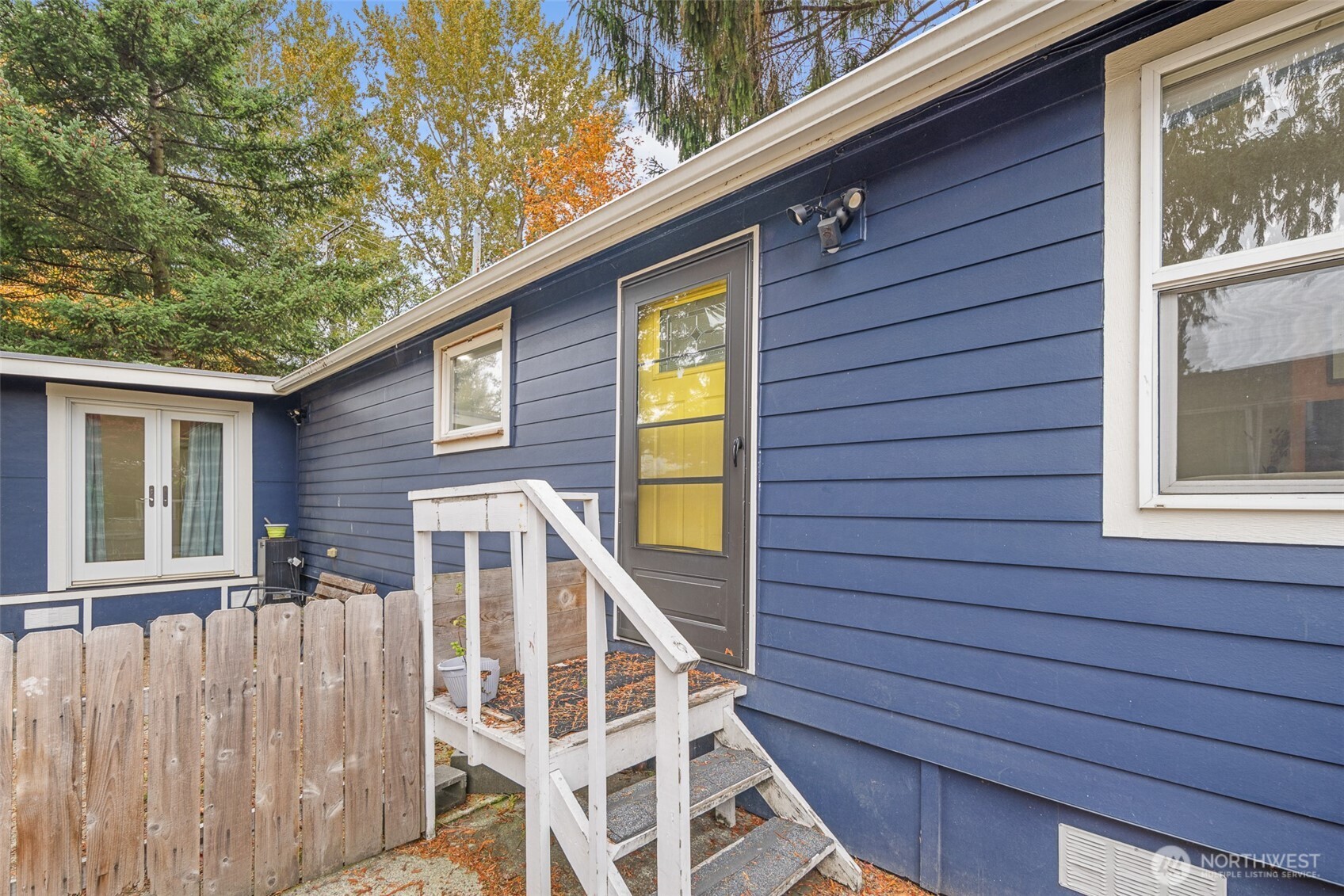 1645 South 272nd Street, Unit 13 Federal Way, WA 98003 - Photo 6 of 27 a front view of a house with a porch