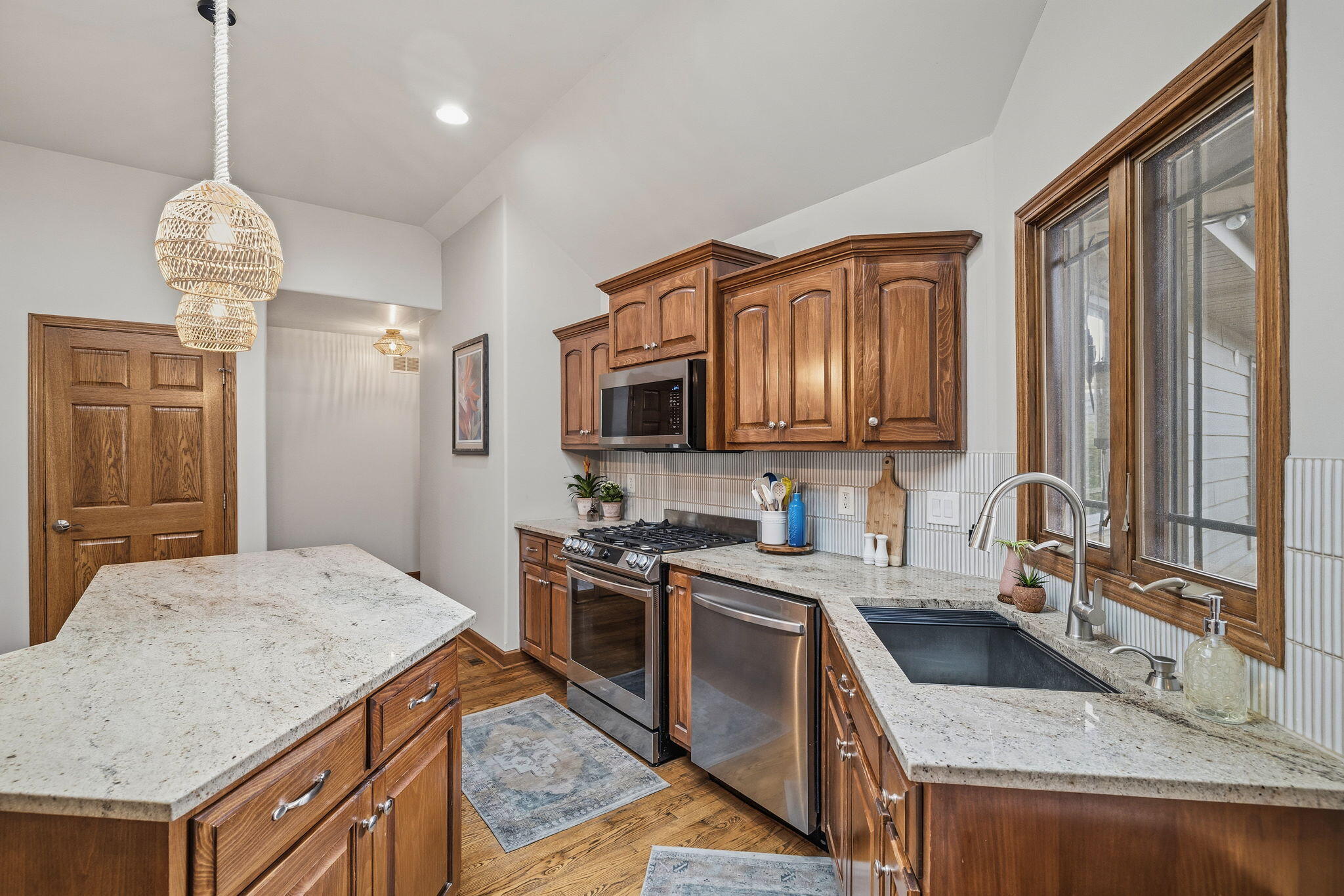 108 Exeter Road Munster, IN 46321 - Photo 9 of 38 2048x1365
