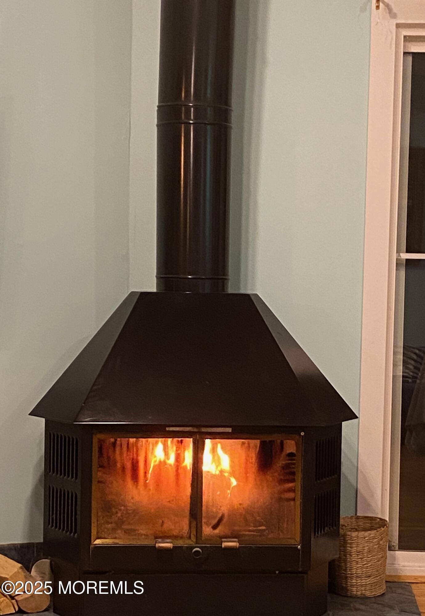 139 Monmouth Avenue Atlantic Highlands, NJ 07716 - Photo 19 of 40 a close up of a tv