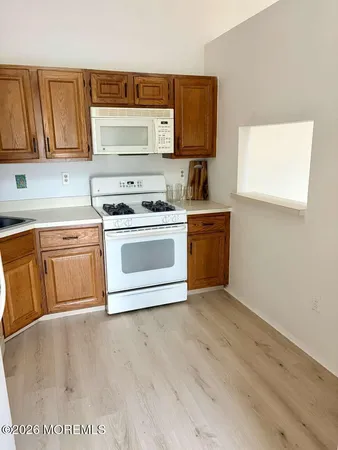 $400,000 | 24 Players Circle, Tinton Falls, NJ 07724