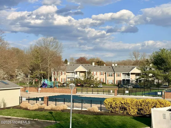 $400,000 | 24 Players Circle, Tinton Falls, NJ 07724