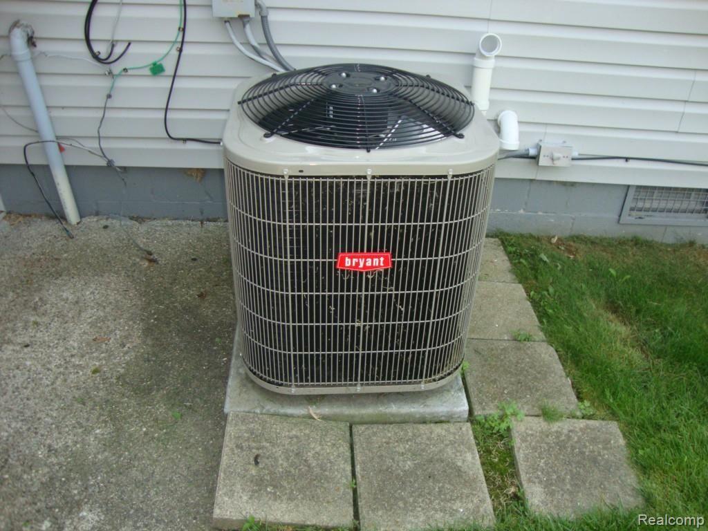 26296 Weigel Road New Boston, MI 48164 - Photo 23 of 25 Newer central air