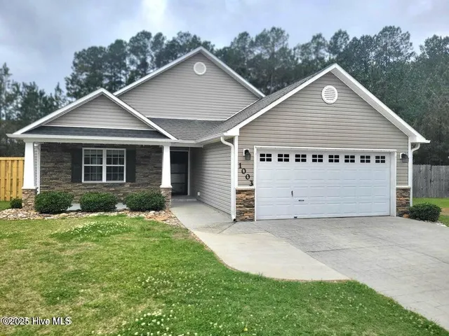 $1,800 | 1003 Summerfield Court, Jacksonville, NC 28546