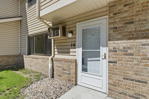 $185,000 | 14 East 13th Street, Waconia, MN 55387