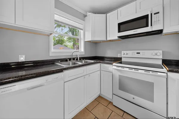 $1,325 | 1227 Augusta Avenue, Tyler, TX 75701