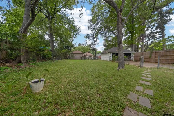 $1,325 | 1227 Augusta Avenue, Tyler, TX 75701