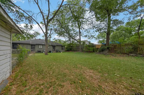 $1,325 | 1227 Augusta Avenue, Tyler, TX 75701