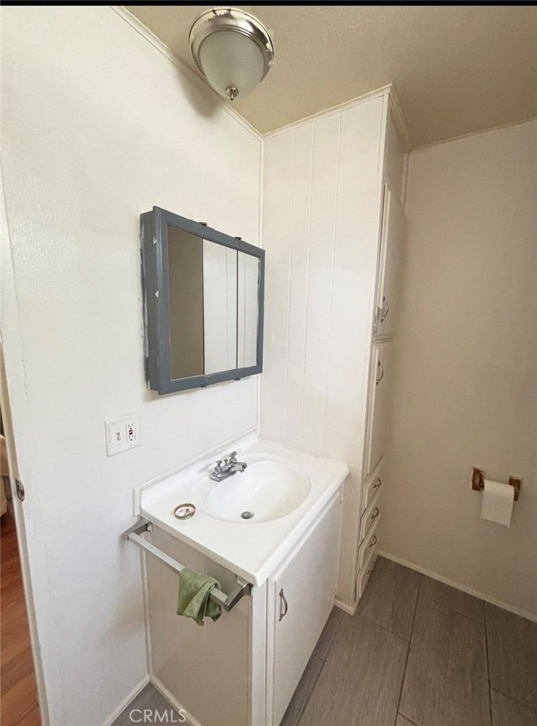 31130 South General Kearny Road, Unit 18 Temecula, CA 92591 - Photo 31 of 32 Bathroom