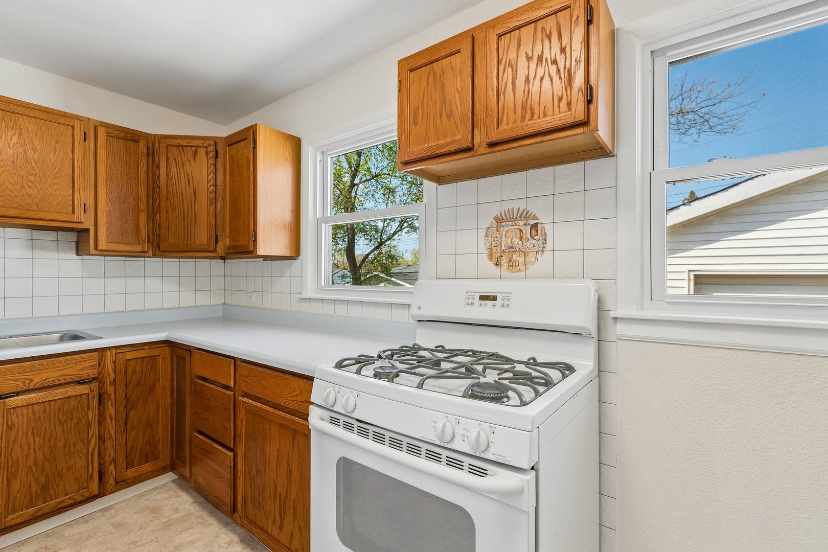 2716 Mohawk Road Waukegan, IL 60087 - Photo 8 of 28 Gallery Image 8
