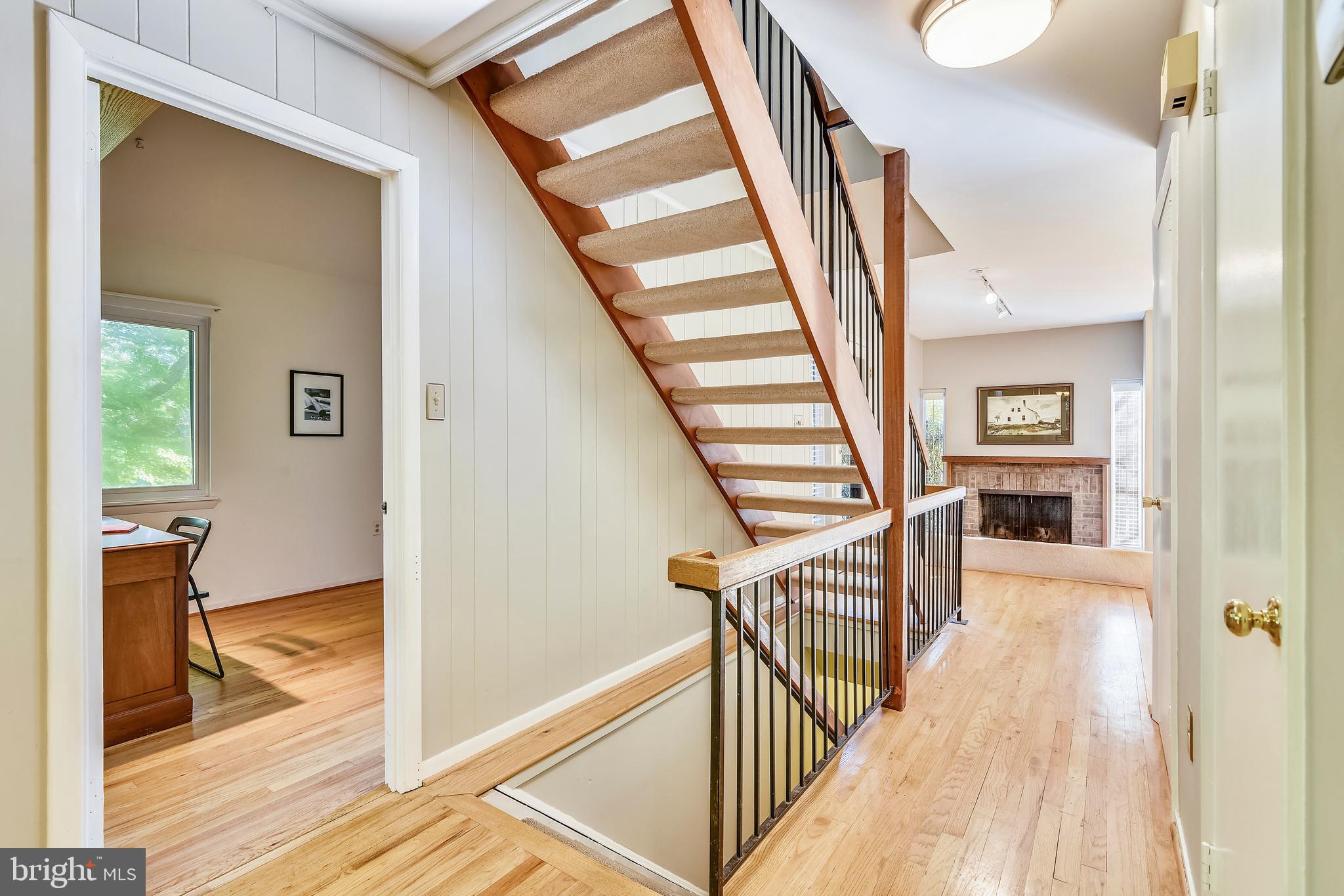 11966 Greywing Court Reston, VA 20191 - Photo 27 of 79 Main level hall