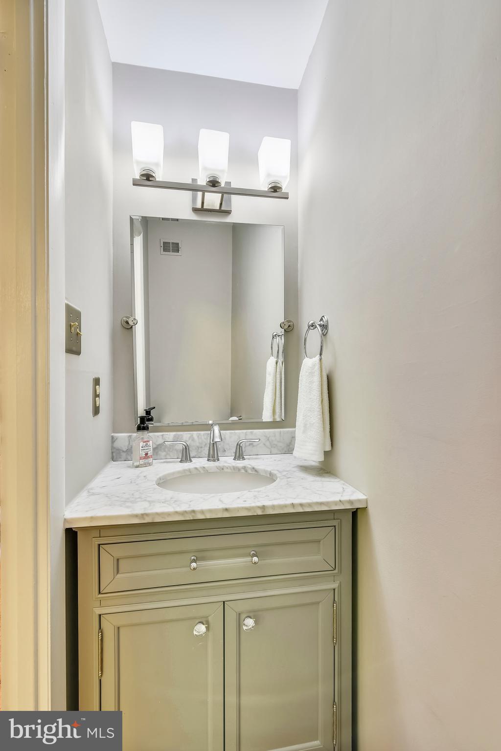 11966 Greywing Court Reston, VA 20191 - Photo 28 of 79 Main level Powder Room