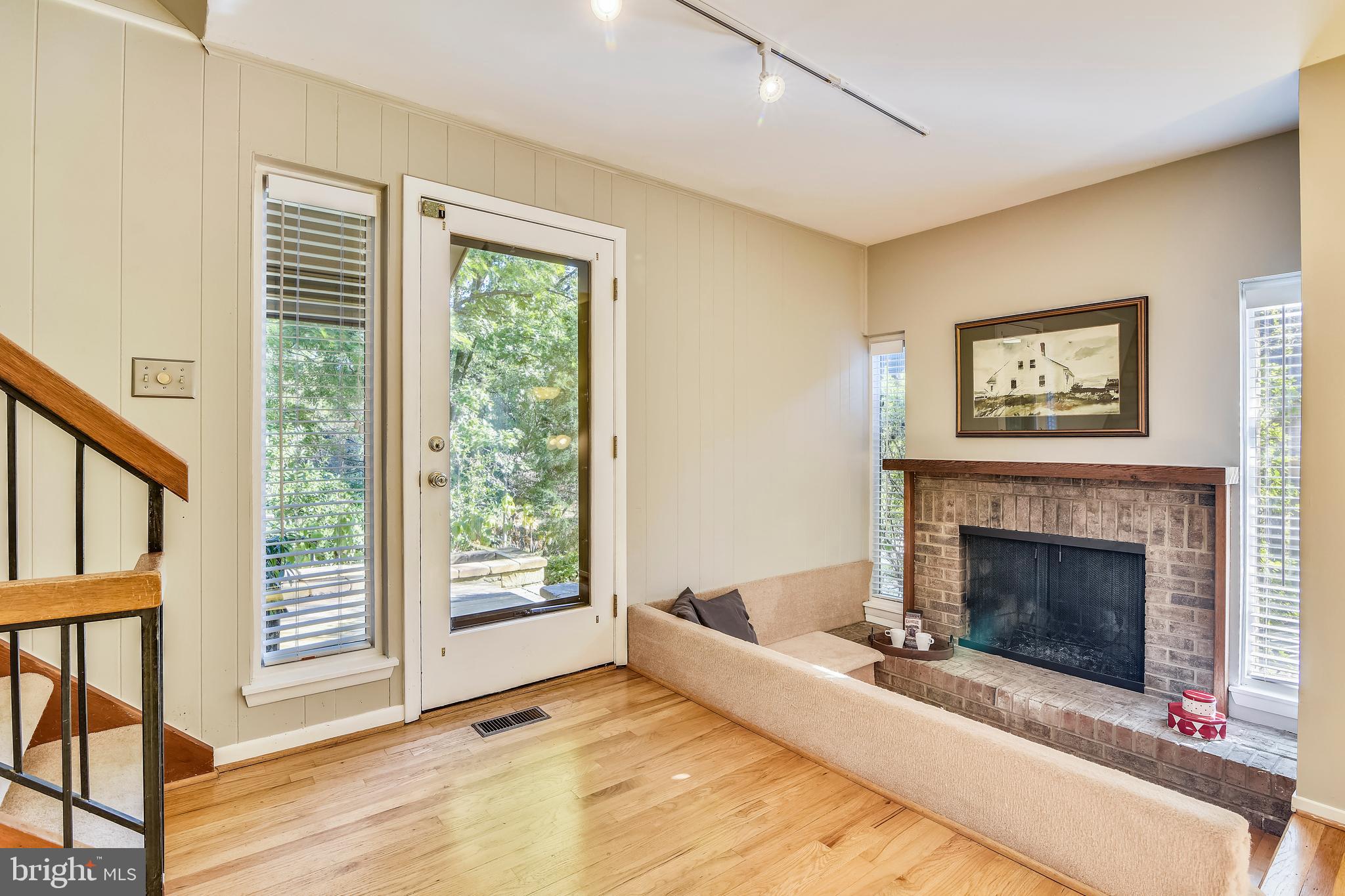 11966 Greywing Court Reston, VA 20191 - Photo 4 of 79 Entry Way