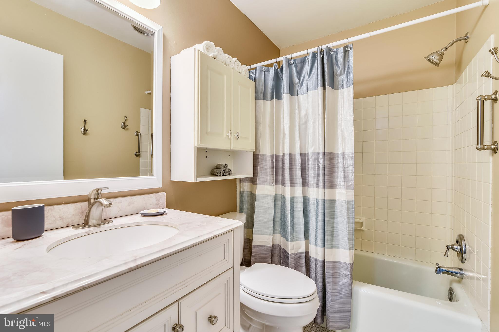 11966 Greywing Court Reston, VA 20191 - Photo 45 of 79 Upstairs Bathroom