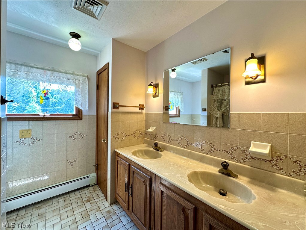 1465 Warner Road Southeast Hubbard, OH 44425 - Photo 20 of 40