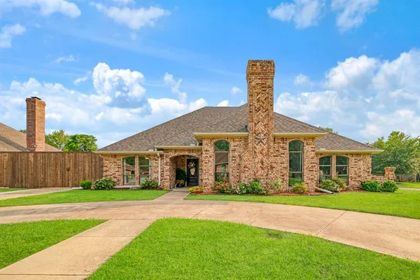 $395,000 | 1945 North Collegiate Drive, Paris, TX 75462