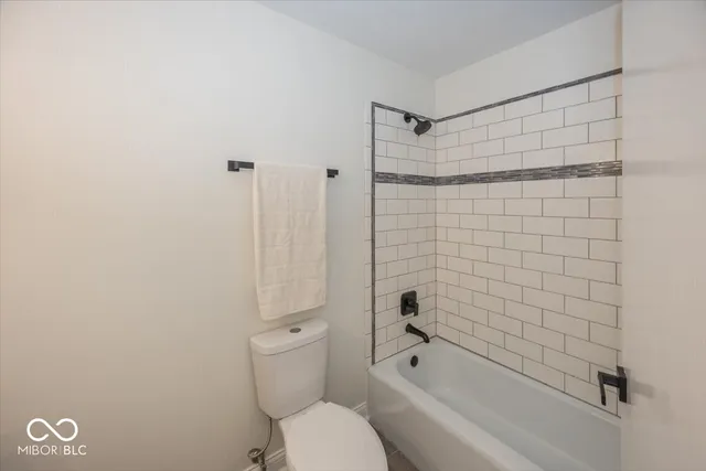 $469,000 | 5940 Cape Cod Court, Indianapolis, IN 46250