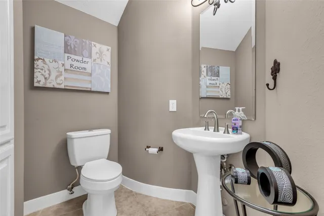 a view of a livingroom with furniture and windows