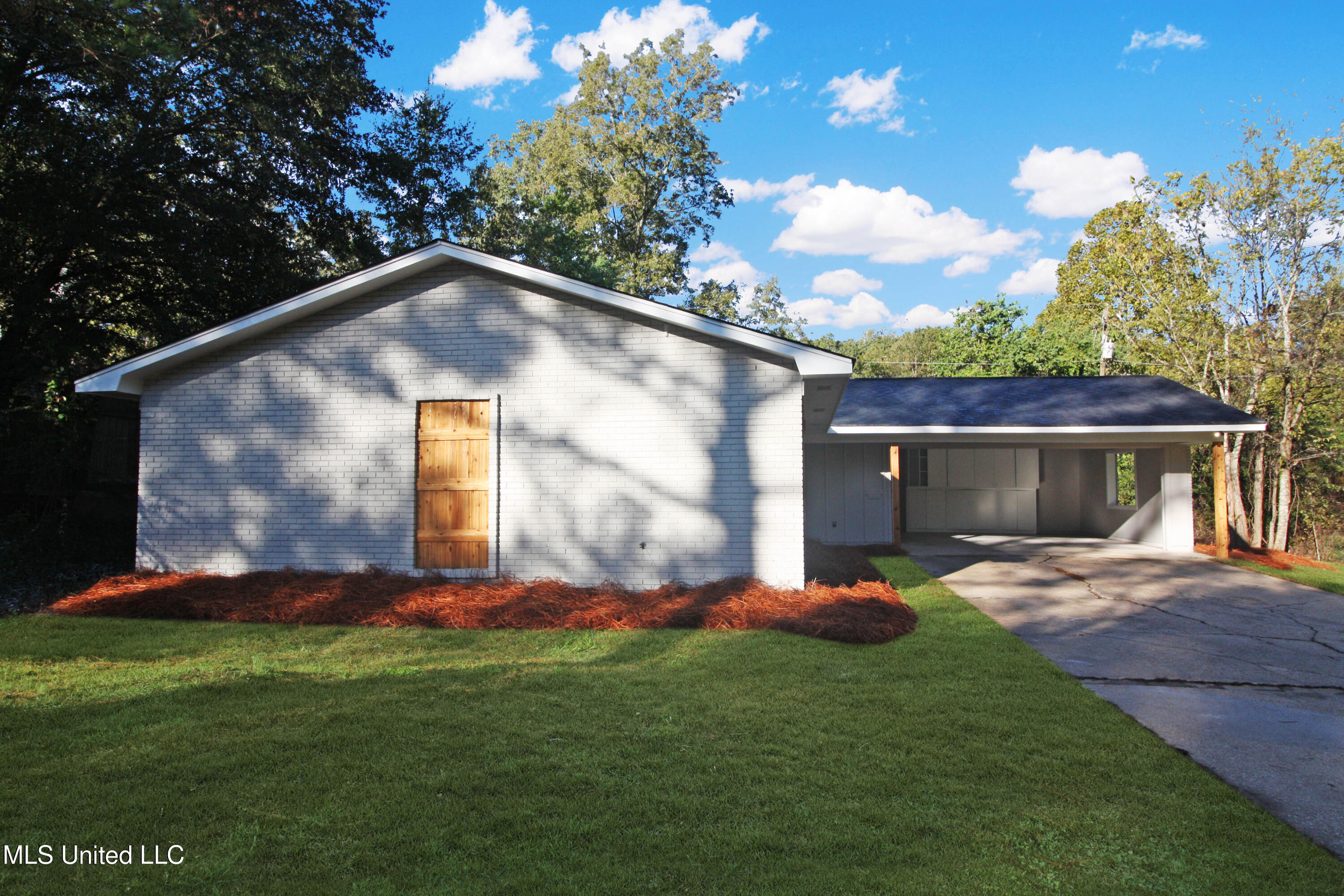 703 Lindale Street Clinton, MS 39056 - Photo 3 of 30 IMG_9217