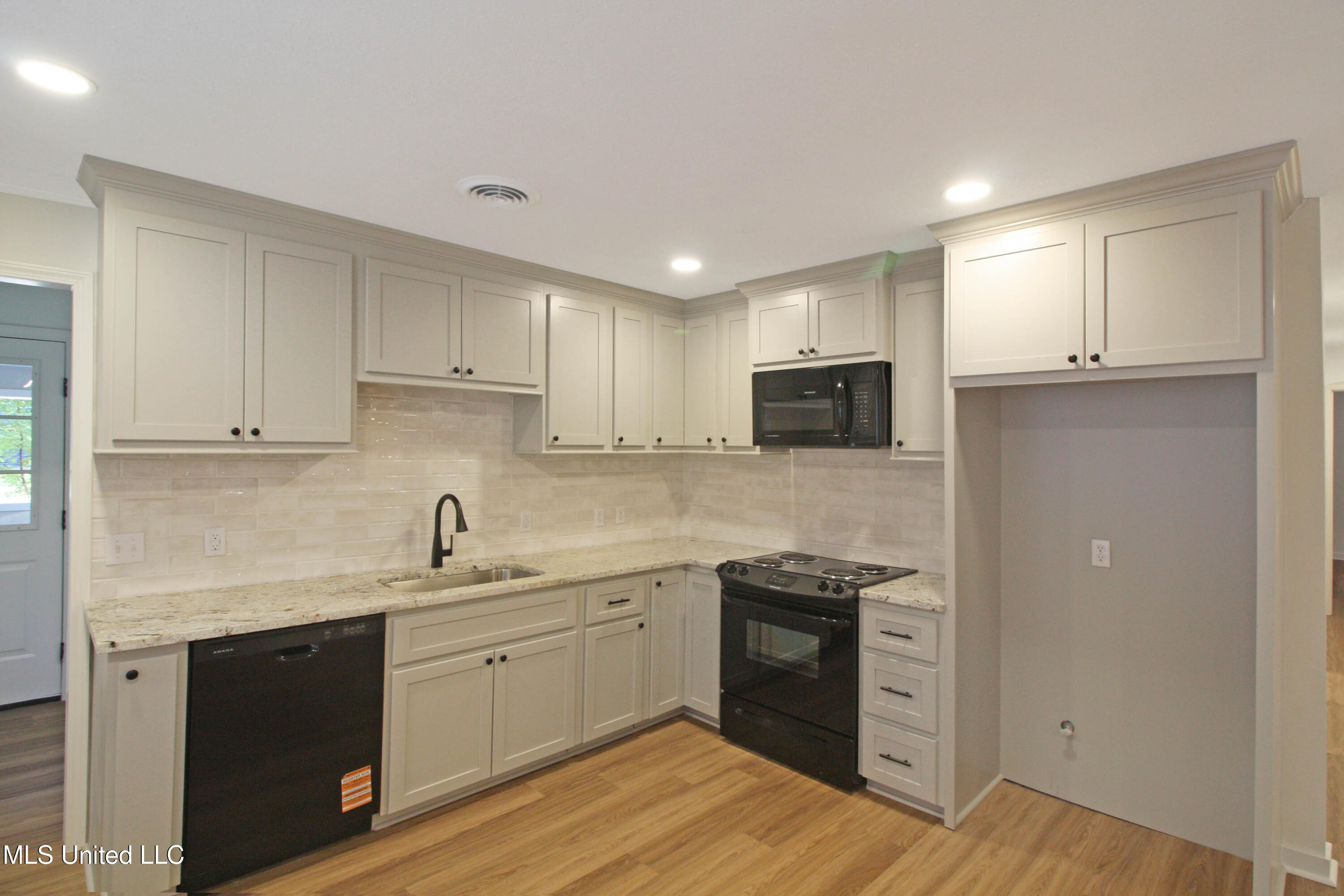 703 Lindale Street Clinton, MS 39056 - Photo 5 of 30 IMG_9146